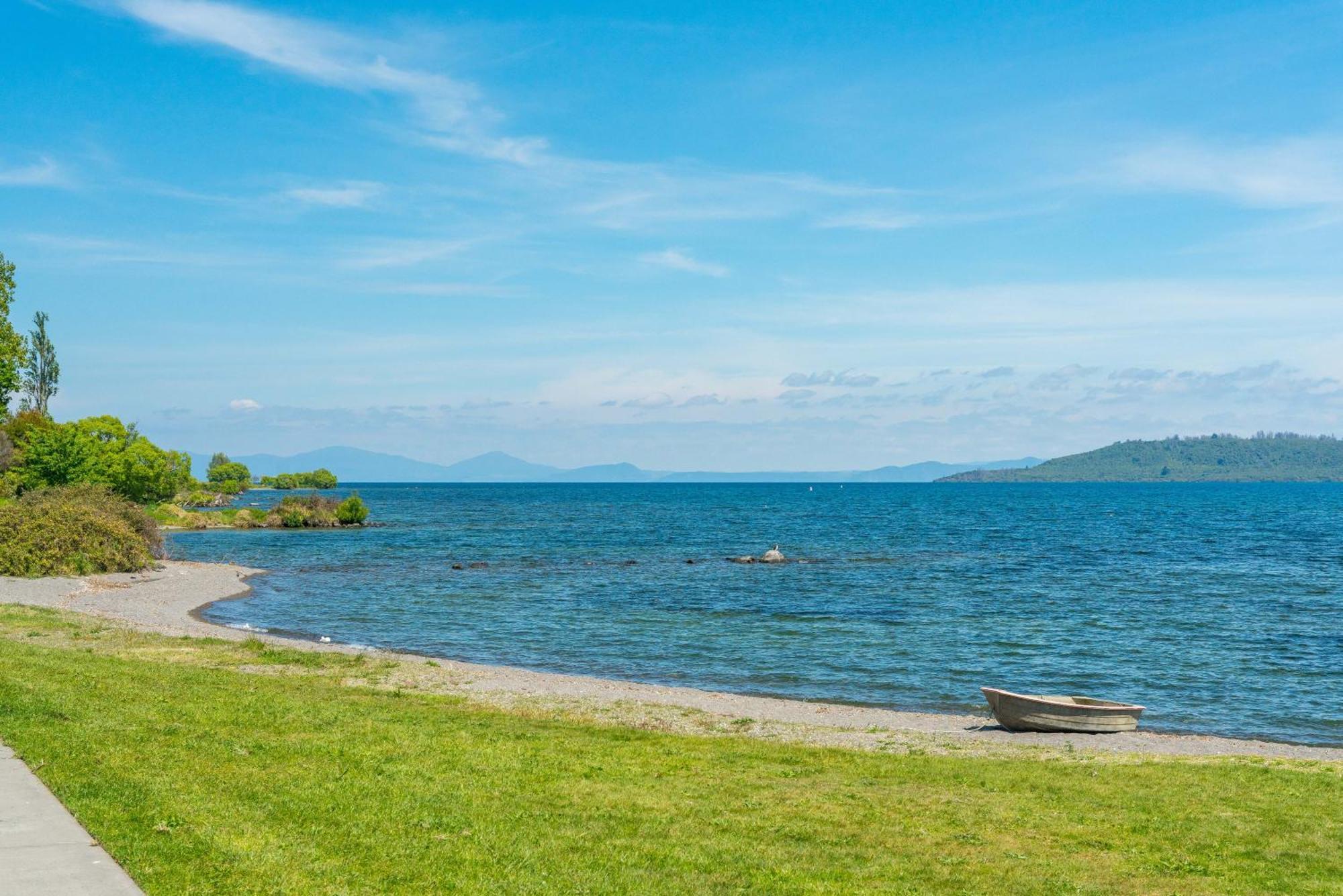 Lakeview Cottage - Rainbow Point Holiday Home Taupo Exterior photo