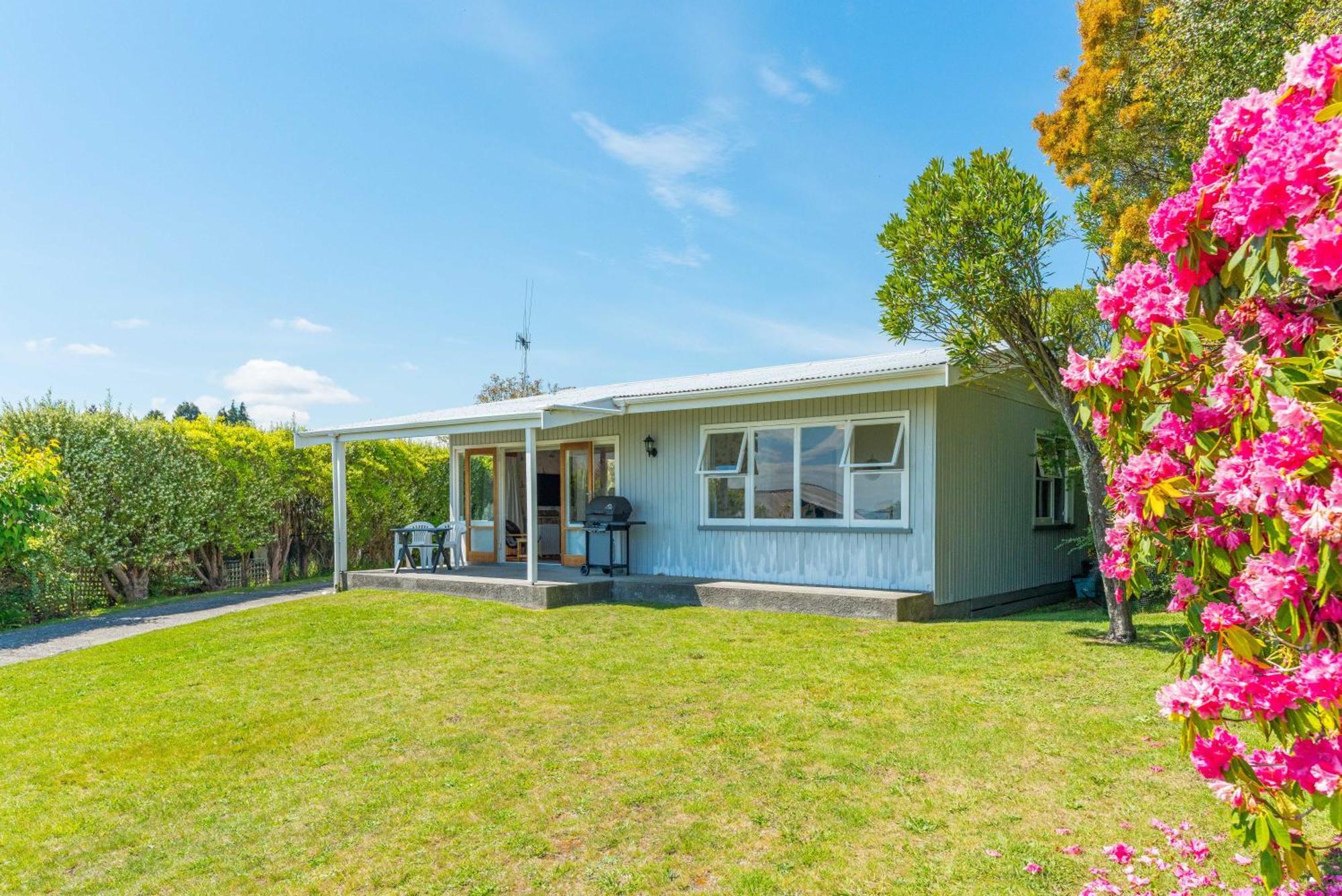 Lakeview Cottage - Rainbow Point Holiday Home Taupo Exterior photo